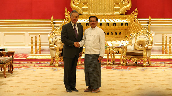 Chinese Foreign Minister Wang Yi (L) meets with Myanmar leader Min Aung Hlaing, Nay Pyi Taw, Myanmar, August 14, 2024. /Chinese Foreign Ministry