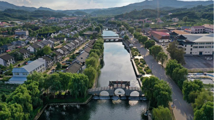 File photo shows the scenery of Dalishu Village of Fengcheng City, northeast China's Liaoning Province. /Xinhua