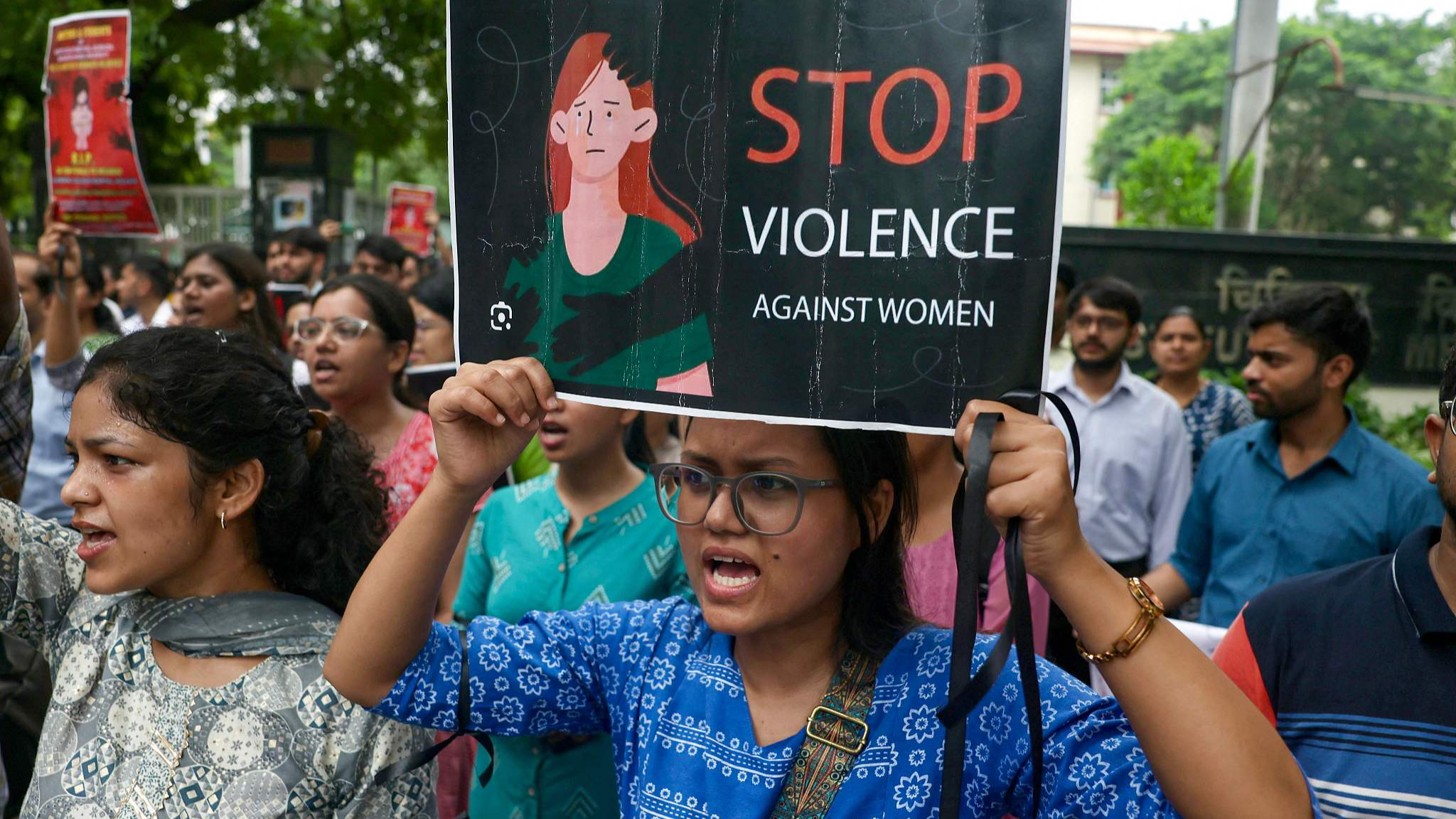 Medical students shout slogans and hold posters as they protest the rape and murder of a young medic from Kolkata, at Gandhi Hospital in Varanasi, August 14, 2024. /CFP