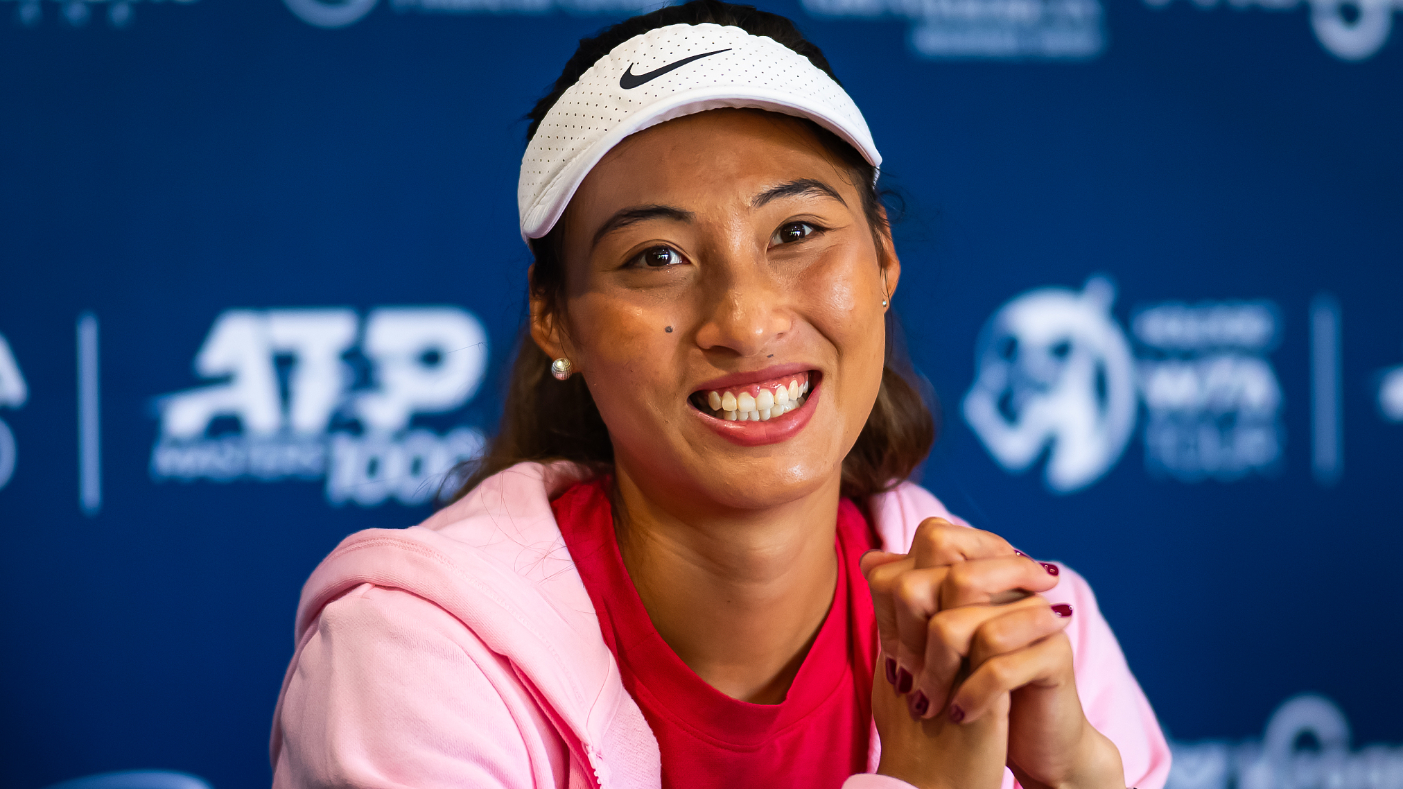 Zheng Qinwen dari Tiongkok berbicara kepada media pada hari ke-3 Cincinnati Open di Lindner Family Tennis Center di Ohio, AS, 13 Agustus 2024. /CFP