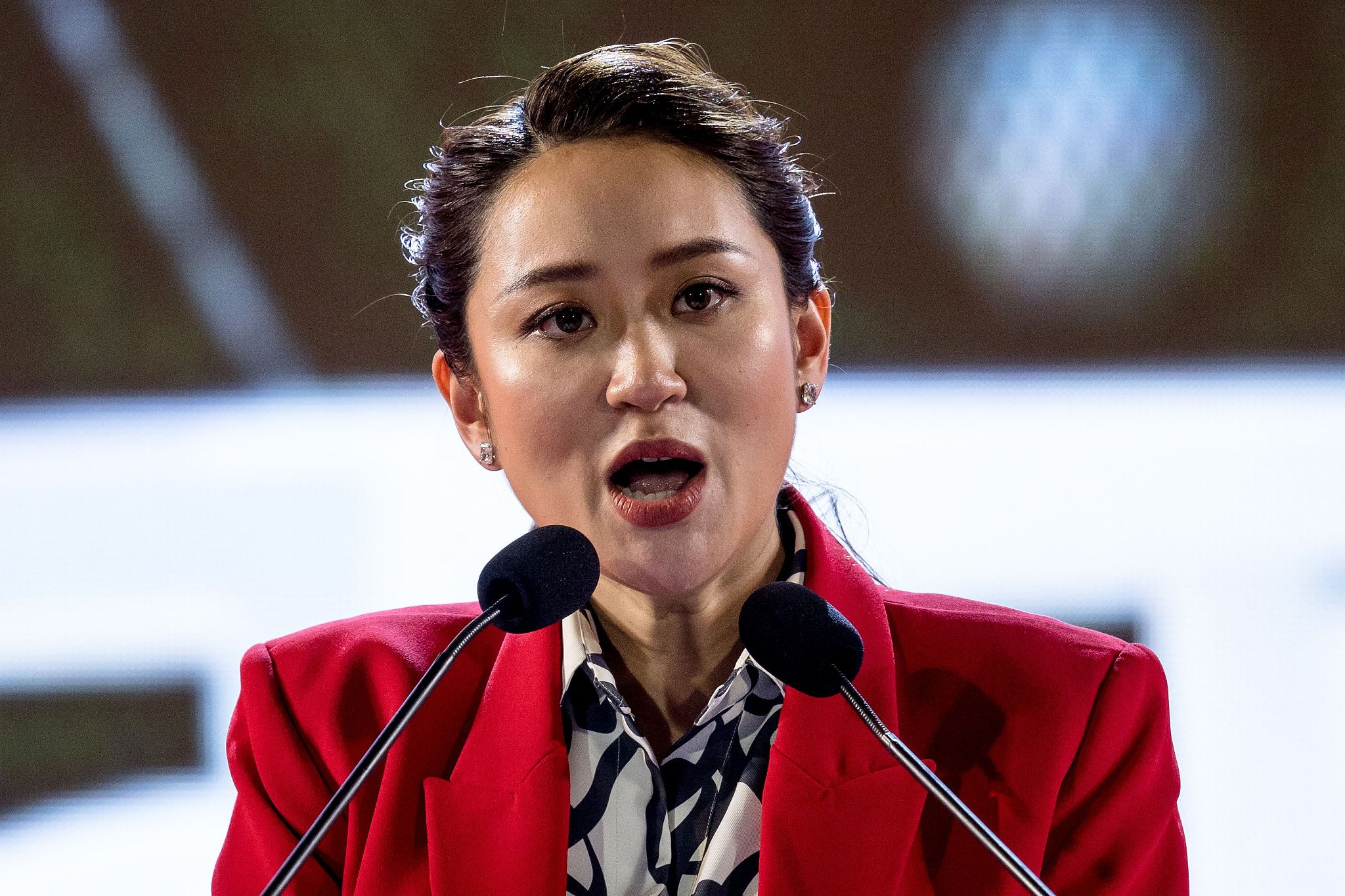 Paetongtarn Shinawatra speaks during an election rally for the Pheu Thai party at the Thunder Dome Stadium in Nonthaburi, Thailand, April 5, 2023. /CFP