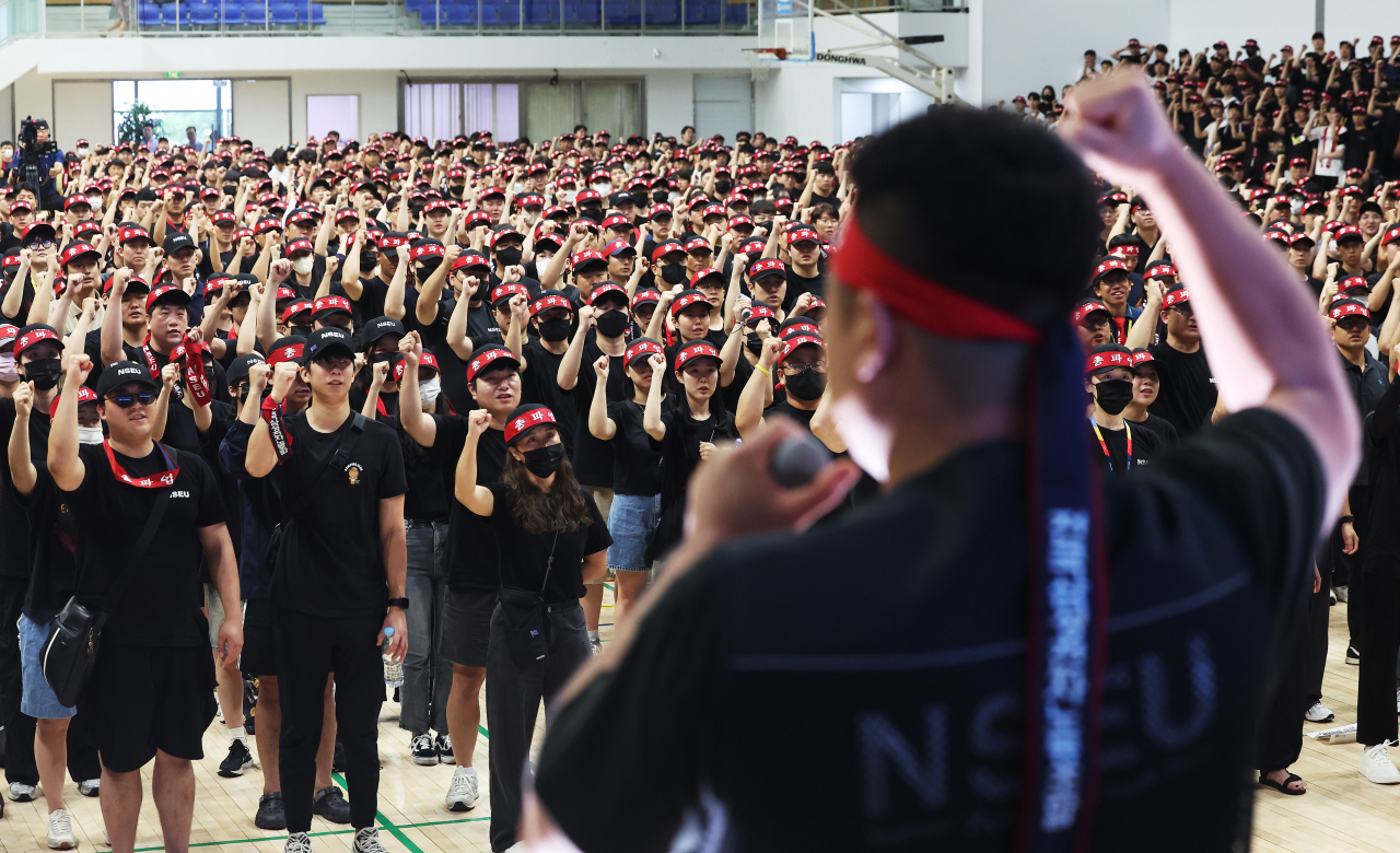 Unionized workers of Samsung Electronics stage a rally at Samsung's Giheung Campus in Yongin, south of Seoul, South Korea, August 13, 2024. /Reuters