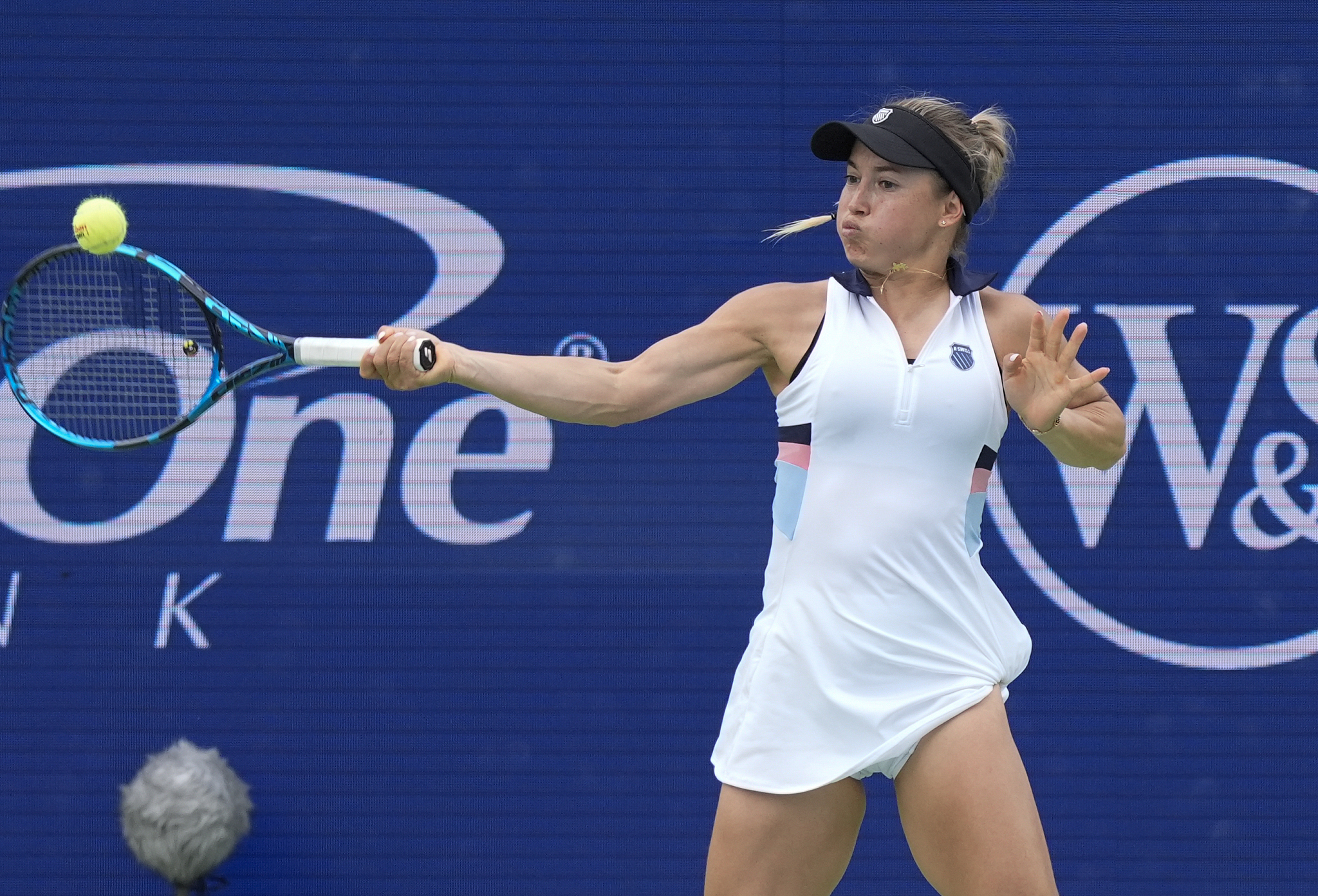 Yulia Putintseva competes in the women's singles match against Coco Gauff of the U.S. at the Cincinnati Open in Cincinnati Ohio, August 15, 2024. /CFP