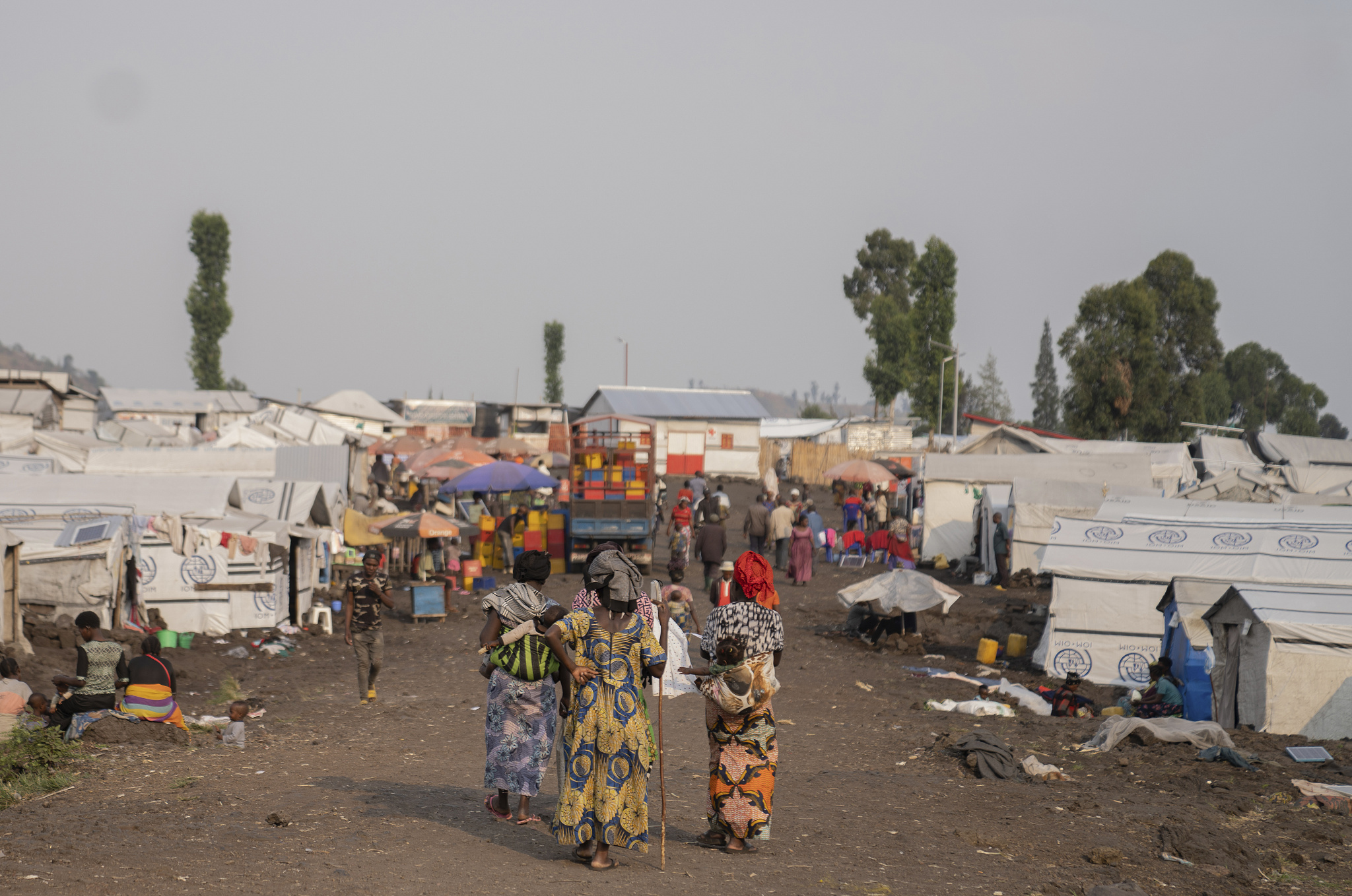 People walk through Bulengo refugee camp in Goma, Congo, following the World Health Organization's declaration of the mpox outbreak in Africa as a global health emergency, warning of the virus's potential spread beyond international borders, August 15, 2024. /CFP