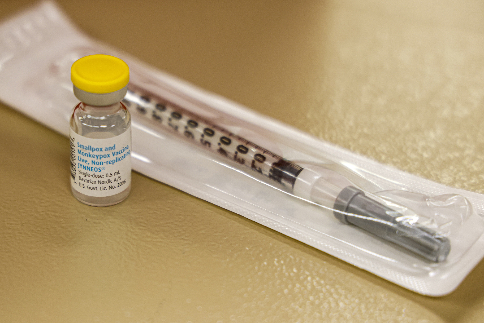 A vial containing the monkeypox vaccine and a syringe is set on a table at a vaccination clinic run by the Mecklenburg County Public Health Department in Charlotte, North Carolina, the United States. /CFP