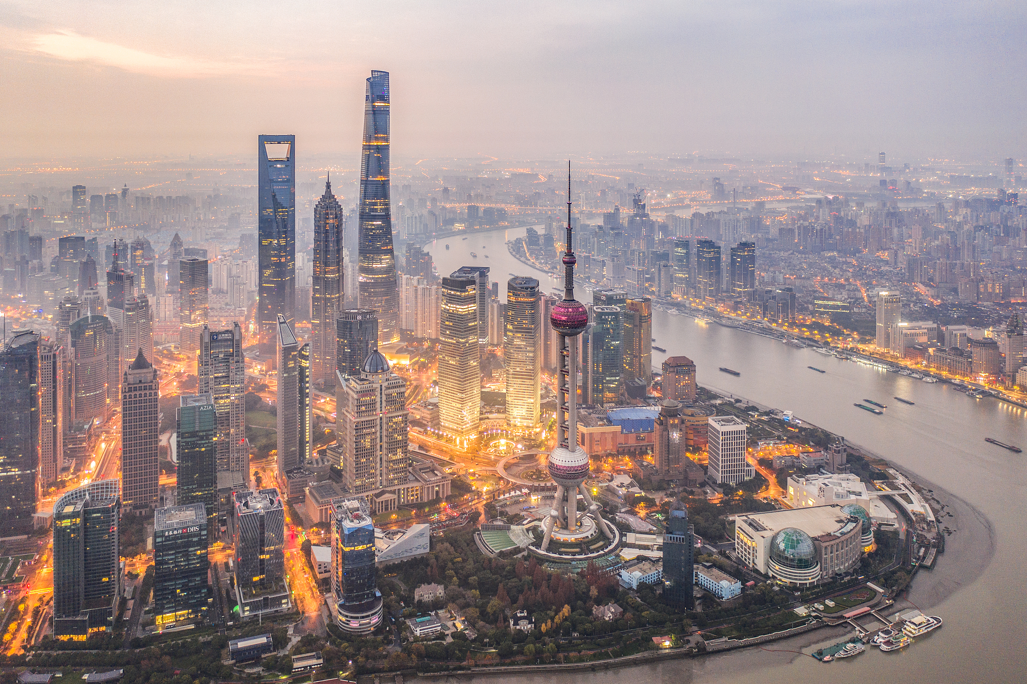 Night scene of Luijiazui and the Huangpu River in Shanghai./ CFP 