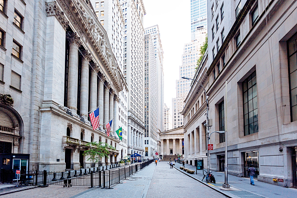 Wall Street and New York Stock Exchange in downtown Manhattan, New York, USA. /CFP