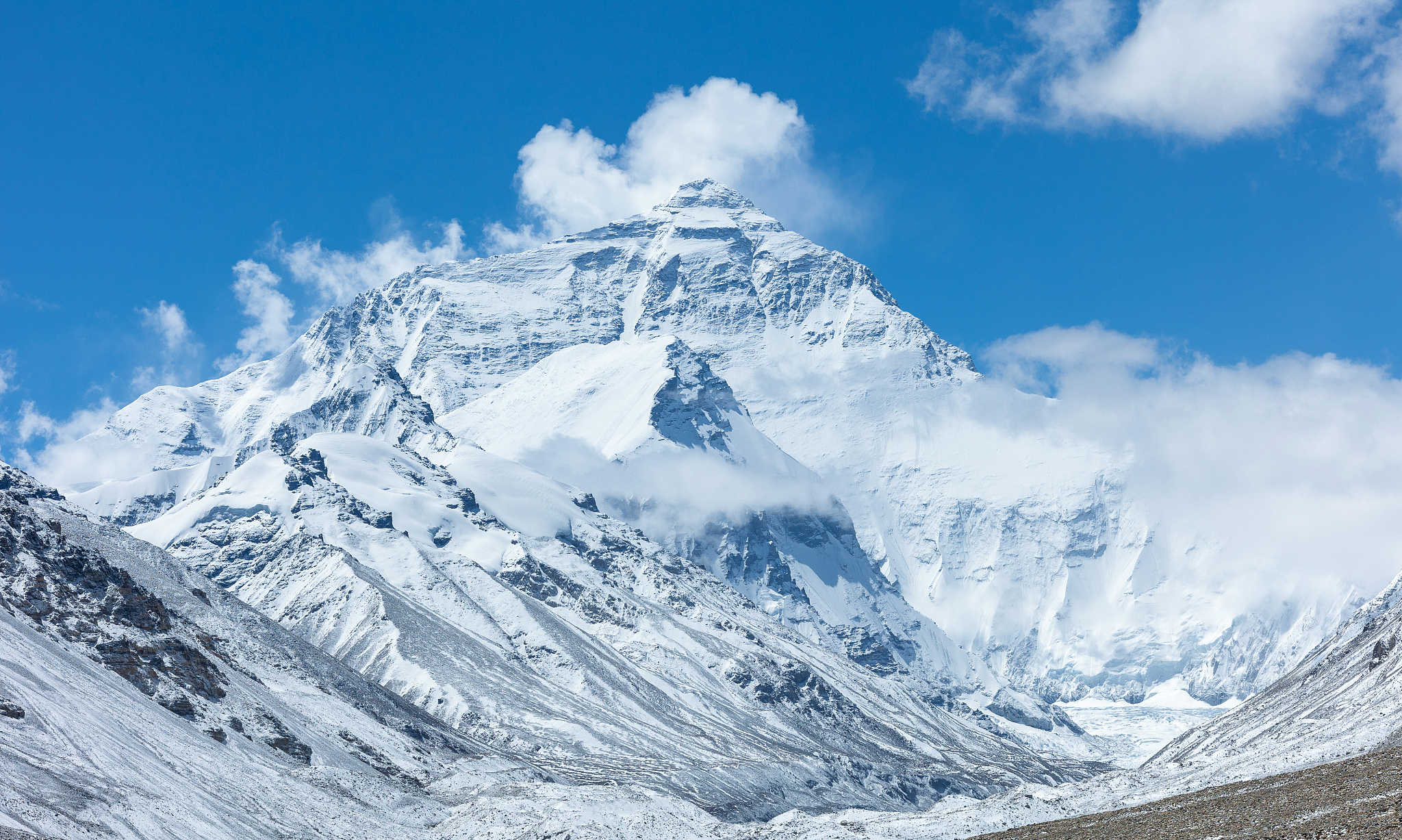 Mount Qomolangma on the Qinghai-Xizang Plateau. /CFP