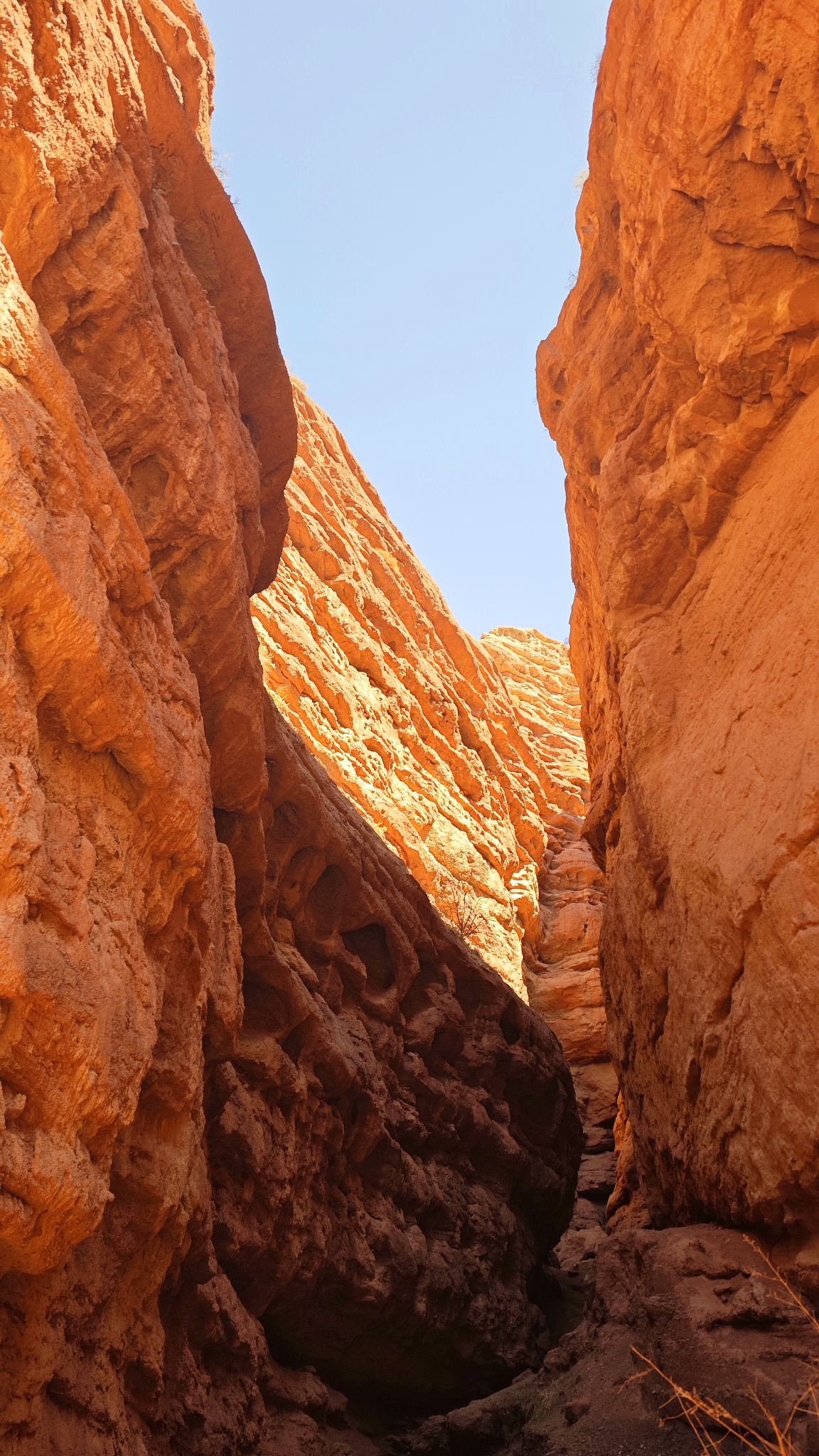 A narrow passage is seen at Pingshanhu Grand Canyon in Zhangye, Gansu Province on August 17, 2024. /CFP