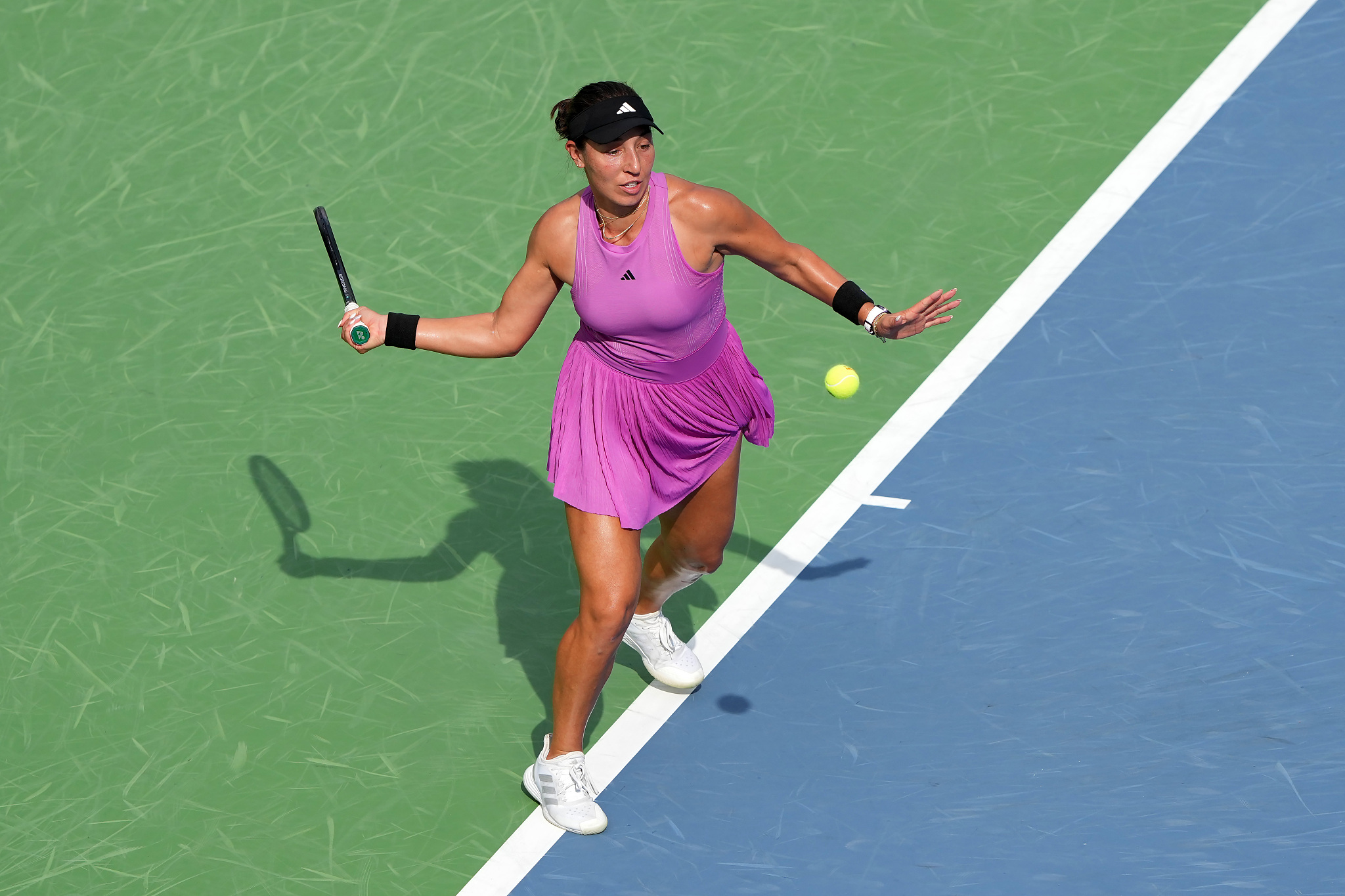 Jessica Pegula of the USA competes in the women's singles semifinals against Paula Badosa of Spain at the Cincinnati Open in Cincinnati, Ohio, August 18, 2024. /CFP