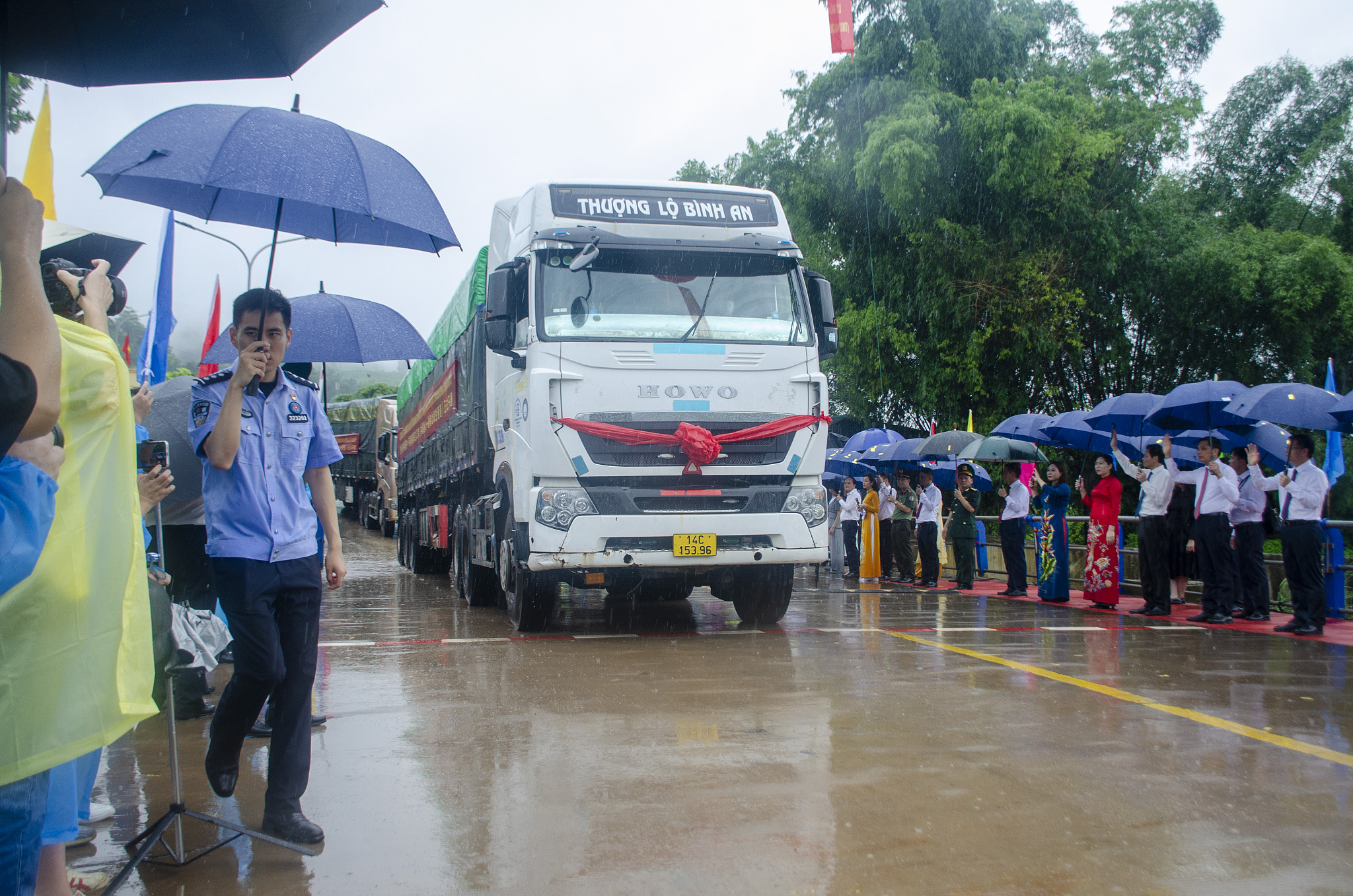 The border gate pair of Hoanh Mo (Vietnam)-Dongzhong (China), including the customs gate of Bac Phong Sinh-Lihuo, was officially launched on June 25, 2024./ CFP