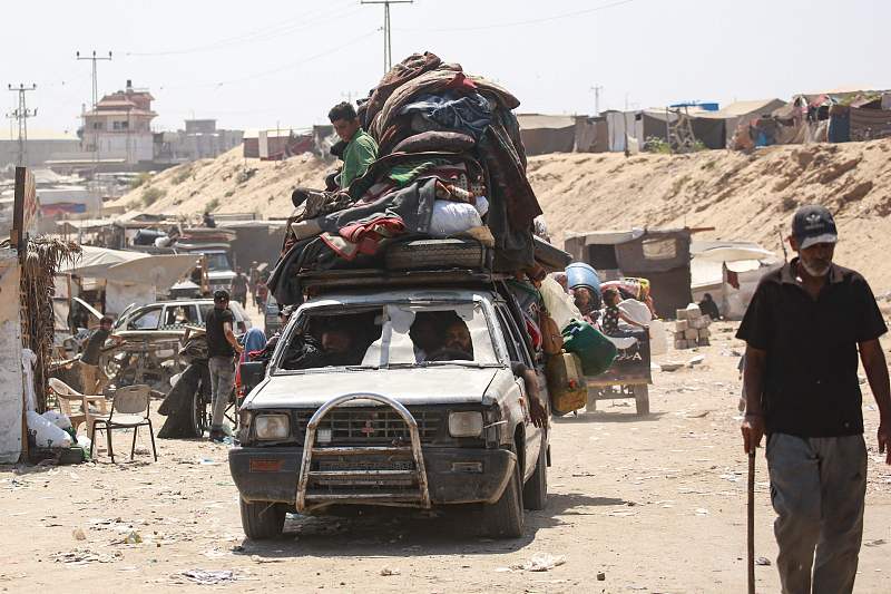 Palestinians transport belongings in Khan Younis in the southern Gaza Strip, August 18, 2024. /CFP