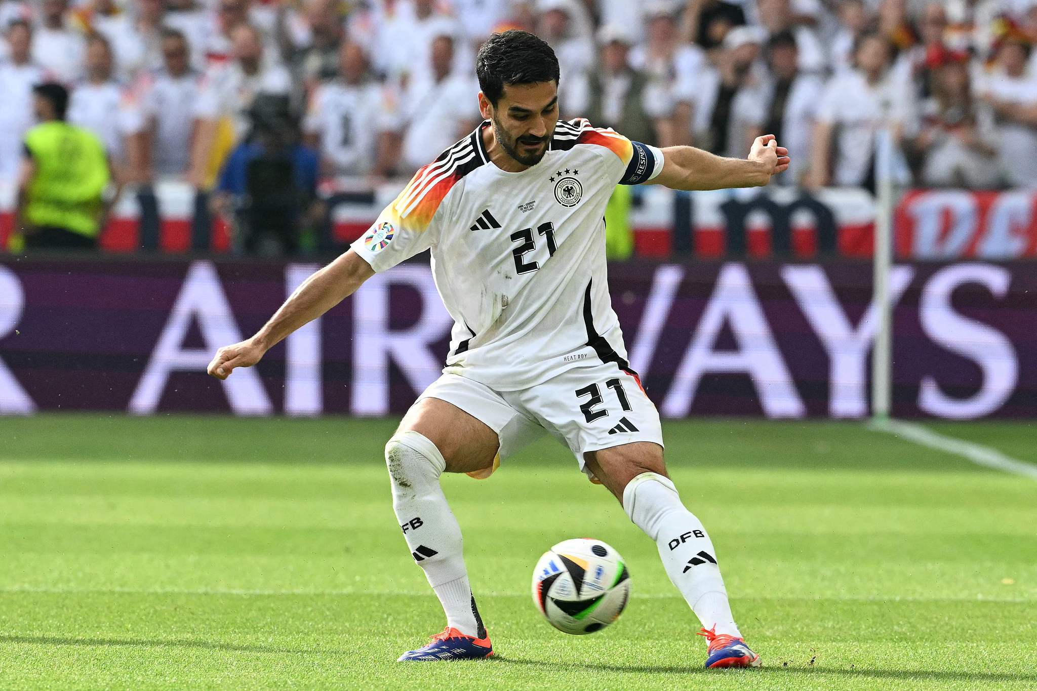 Ilkay Gundogan of Germany controls the ball in the Euro 2024 quarterfinals against Spain in Stuttgart, Germany, July 5, 2024. /CFP