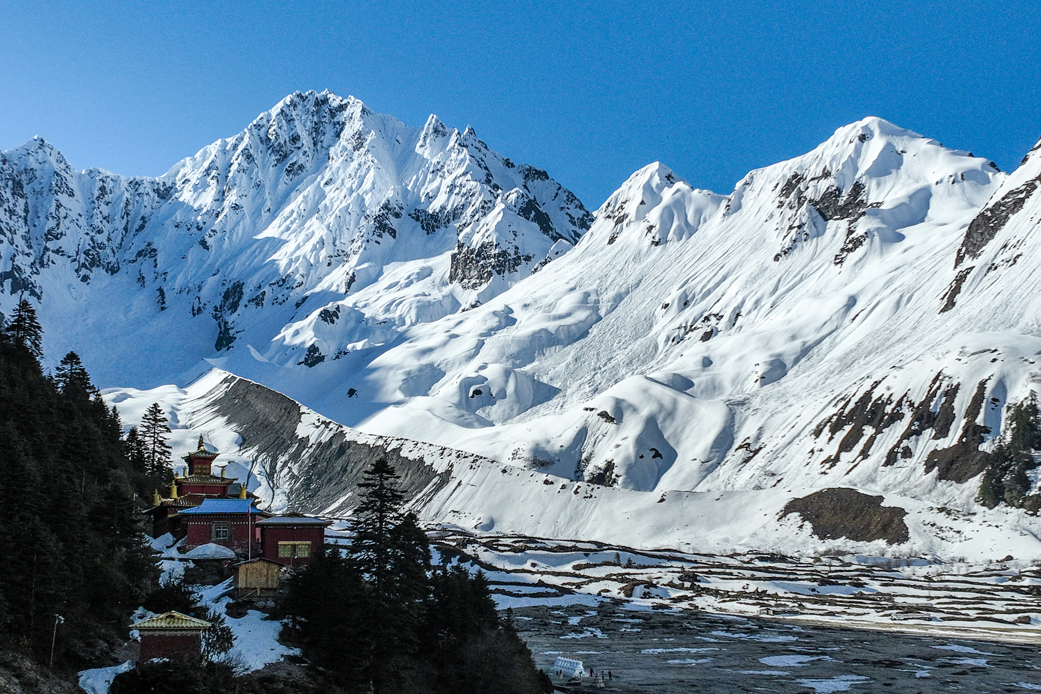 Gletser di Kota Linzhi, Daerah Otonomi Xizang, Tiongkok barat daya, 12 Mei 2024. /CFP