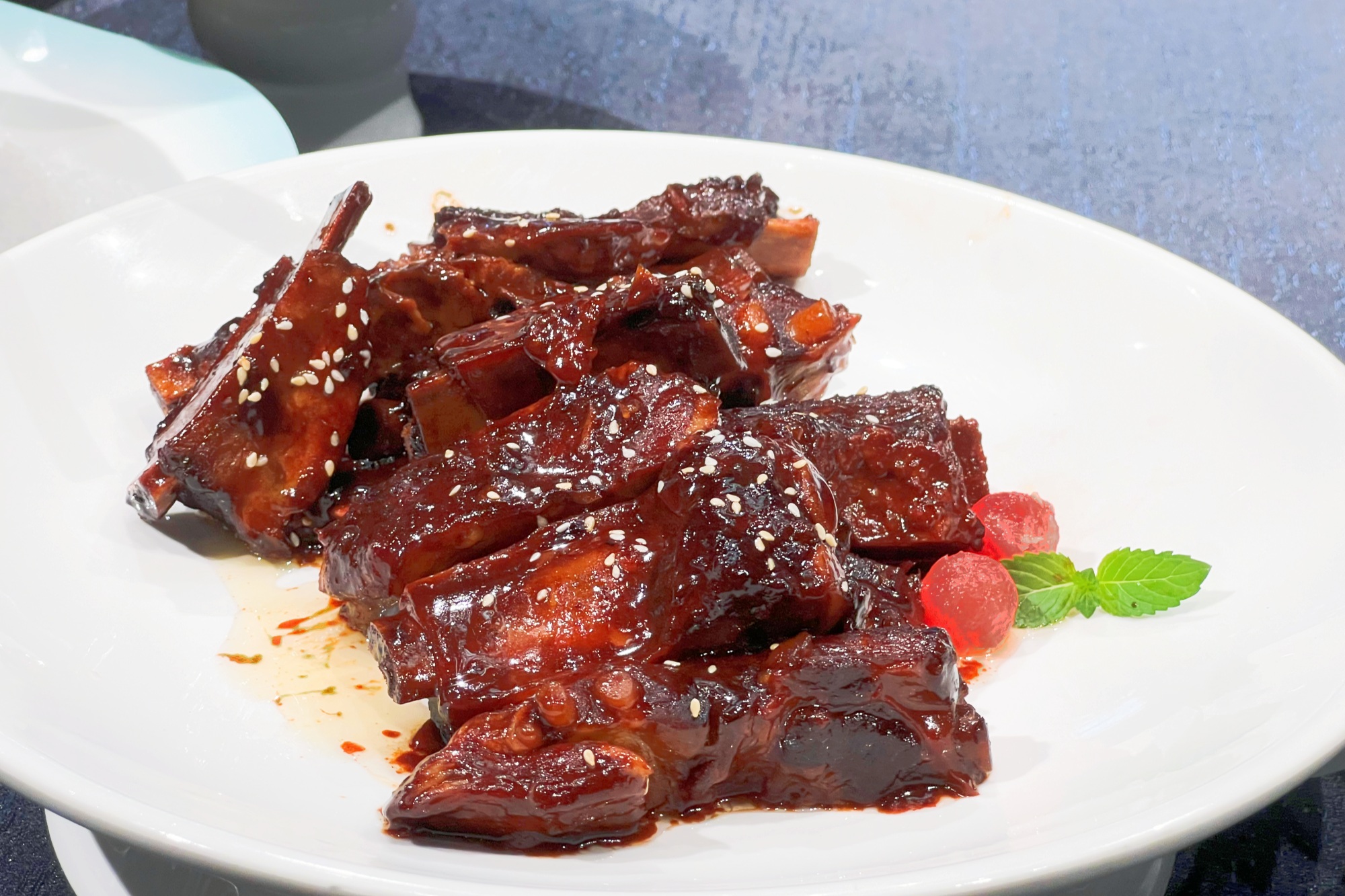 Braised pork ribs are a time-trusted classic dish in Wuxi, Jiangsu, where they are known for their brownish color and sweet and oily flavor. /CGTN