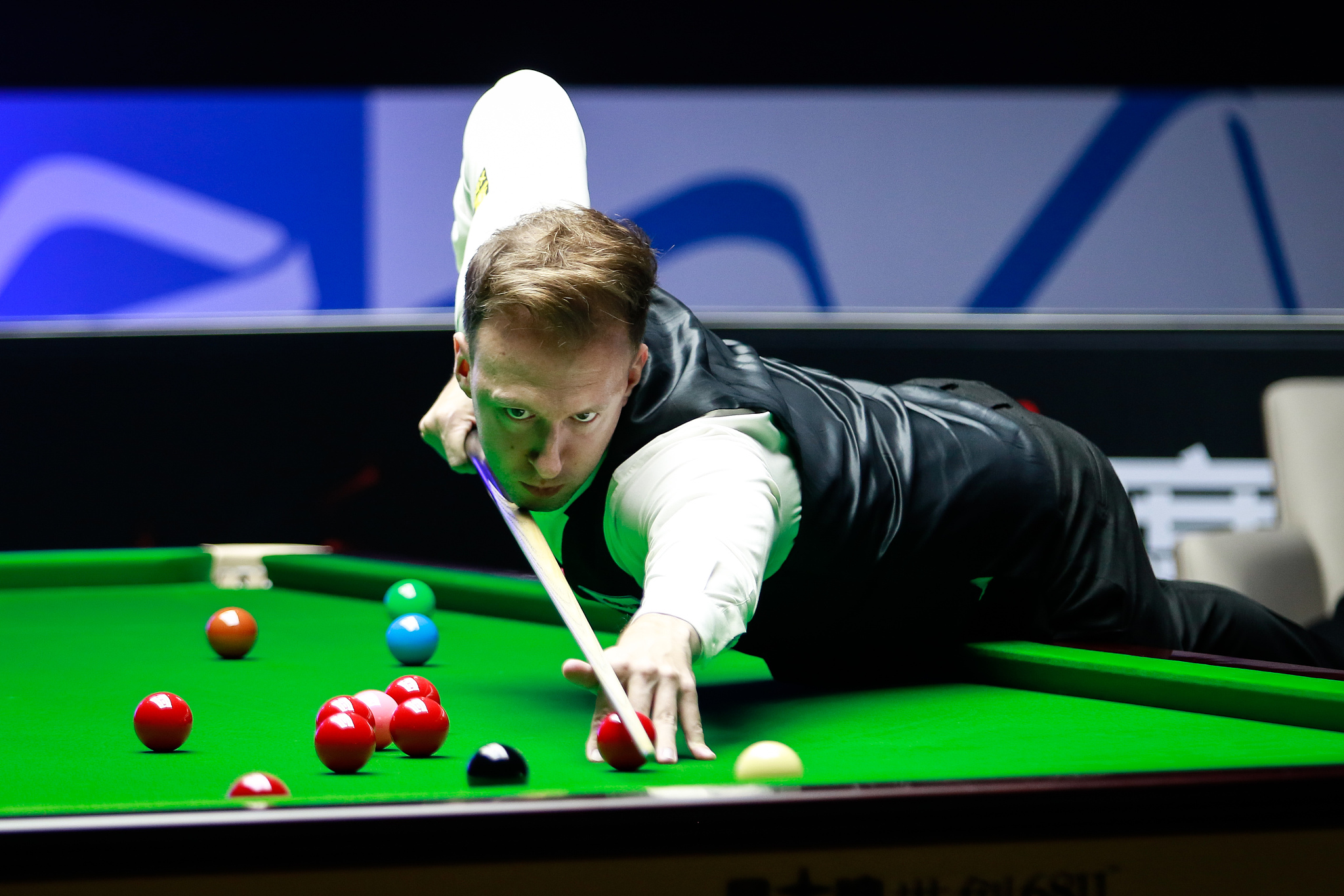 Judd Trump of England competes against Lyu Haotian of China at the World Snooker Tour's Xi'an Grand Prix in Xi'an, northwest China's Shaanxi Province, August 21, 2024. /CFP