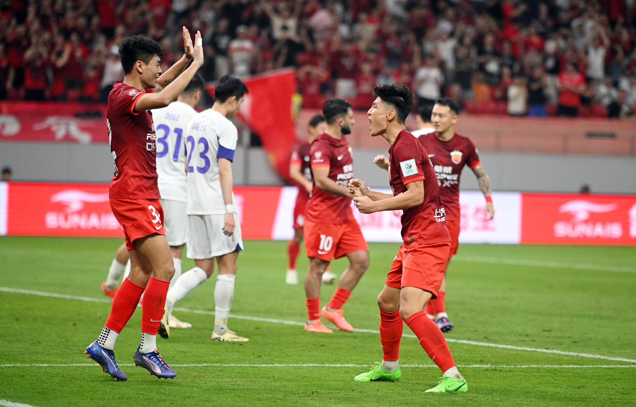 Wu Lei (R) of Shanghai Port celebrates with teammate Li Shuai after scoring a goal in a Chinese FA Cup quarterfinal match against Tianjin Jinmen Tiger in Shanghai, China, August 22, 2024. /CFP