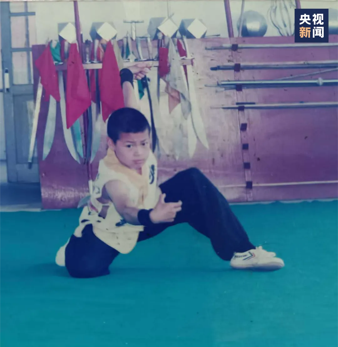 Yin Kai practices Chinese martial arts as a child. /CMG