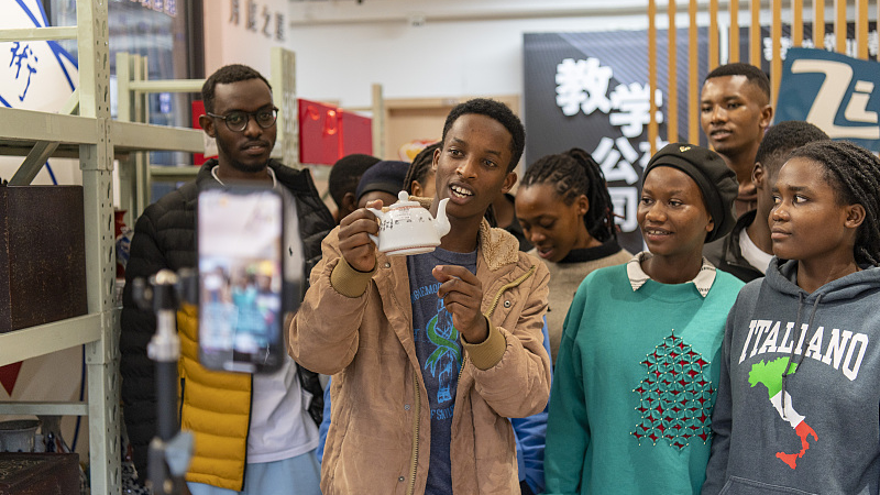 Students from Rwanda practice Chinese language during a lesson about livestream shopping at Jinhua University of Vocational Technology in Zhejiang Province, east China, June 25, 2024. /CFP