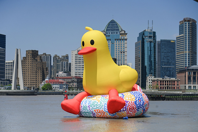 A giant inflatable rubber duck appears on the Huangpu River in Shanghai, August 24, 2024. /CFP