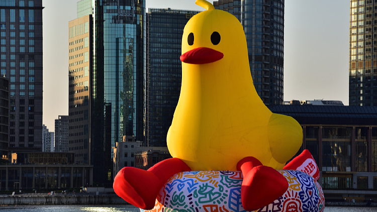 Giant rubber duck takes center stage at Shanghai cultural event