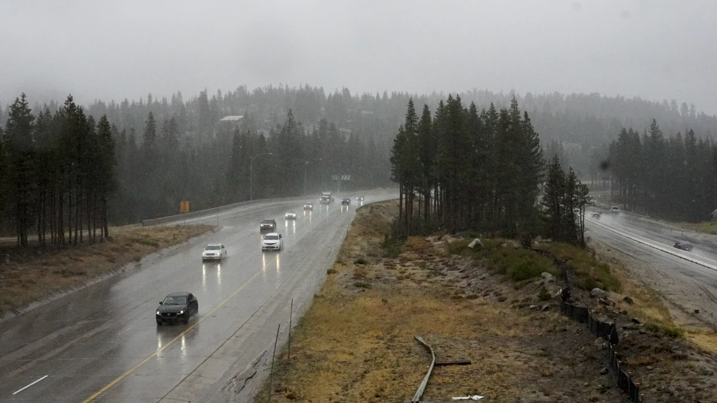 Motorists make their way along a rain-soaked Interstate 80 in Donner Summit, California, U.S., August 24, 2024. /AP Photo/Brooke Hess-Homeier 