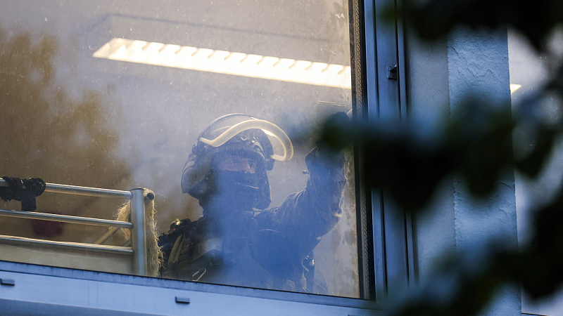 A special police task force carries out an operation at a refugee shelter which is connected to Friday's knife attack at a festival in Solingen, Germany, August 24, 2024. /CFP