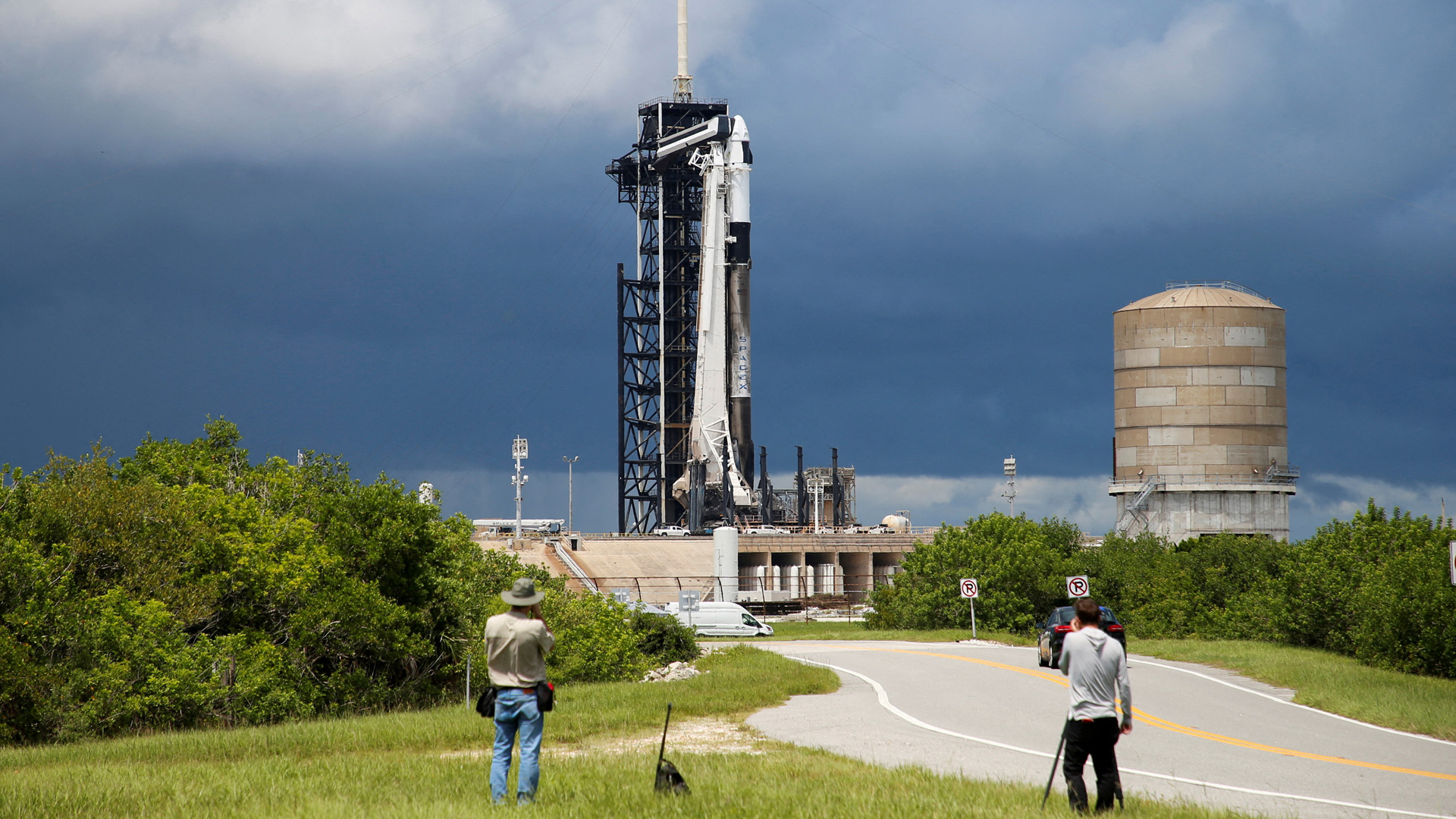 A SpaceX Falcon 9 rocket prepares to launch a private human spaceflight mission at the Kennedy Space Center in Cape Canaveral, Florida, U.S., August 26, 2024. /Reuters