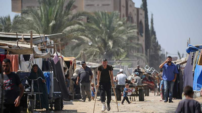 Displaced Palestinians prepare to leave the perimeter of the Al Aqsa hospital in Deir Al-Balah in the central Gaza Strip following renewed Israeli evacuation orders for the area, amid the ongoing conflict between Israel and the Palestinian Hamas movement, August 26, 2024. /CFP