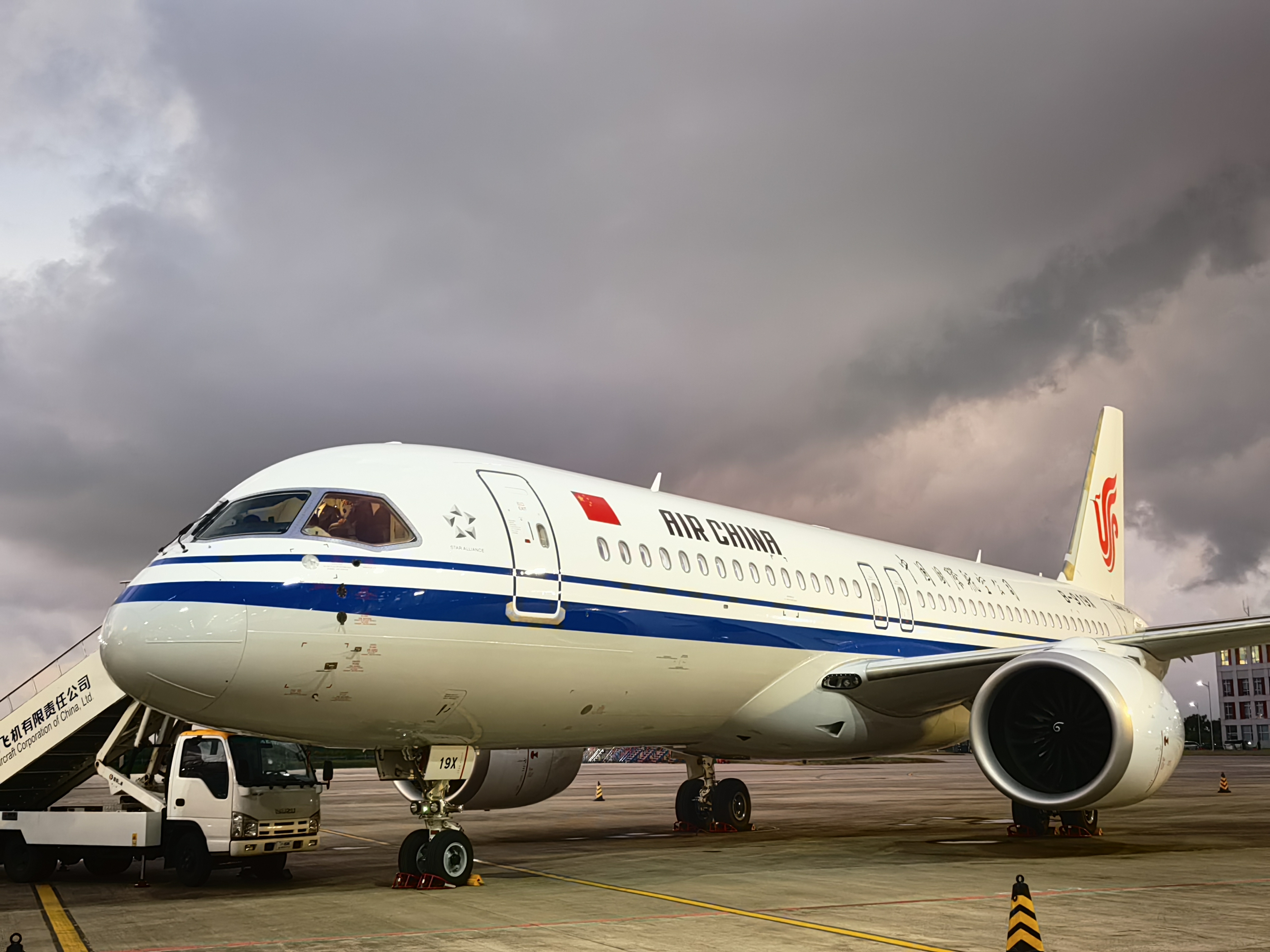 COMAC makes deliveries of C919s to two major Chinese airlines - CGTN