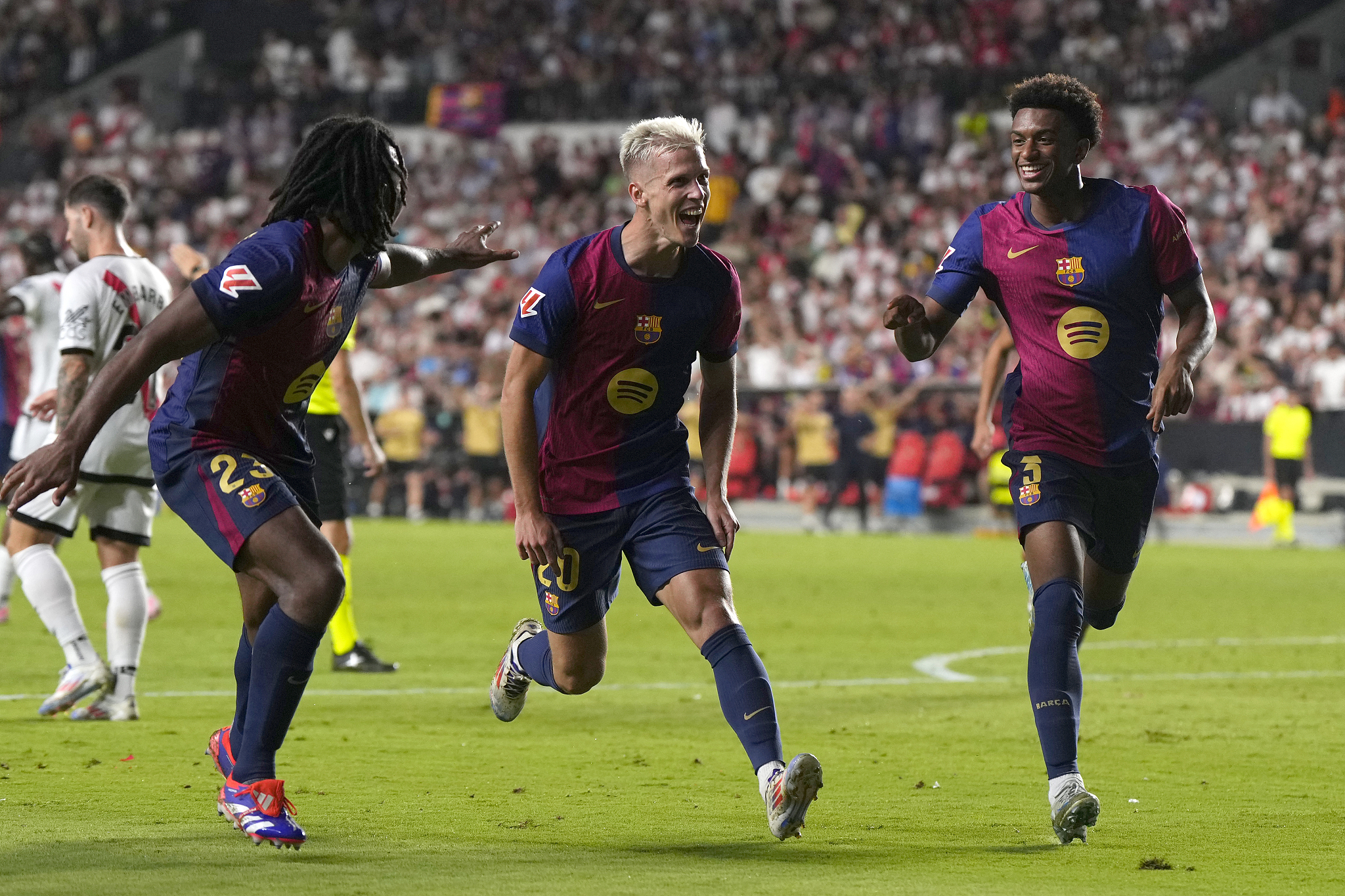 Dani Olmo (C) of Barcelona celebrates after scoring a goal against Rayo Vallecano in a Spanish La Liga game at the Campo de Futbol de Vallecas in Madrid, Spain, August 27, 2024. /CFP