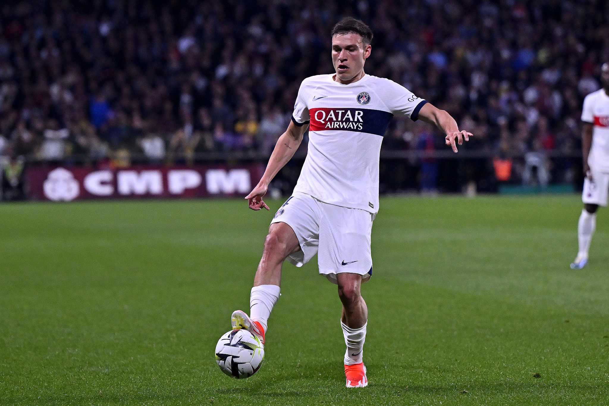 Manuel Ugarte of Paris Saint-Germain controls the ball against Metz in a French Ligue 1 match at the Stade Saint-Symphorien in Metz, France, May 19, 2024. /CFP