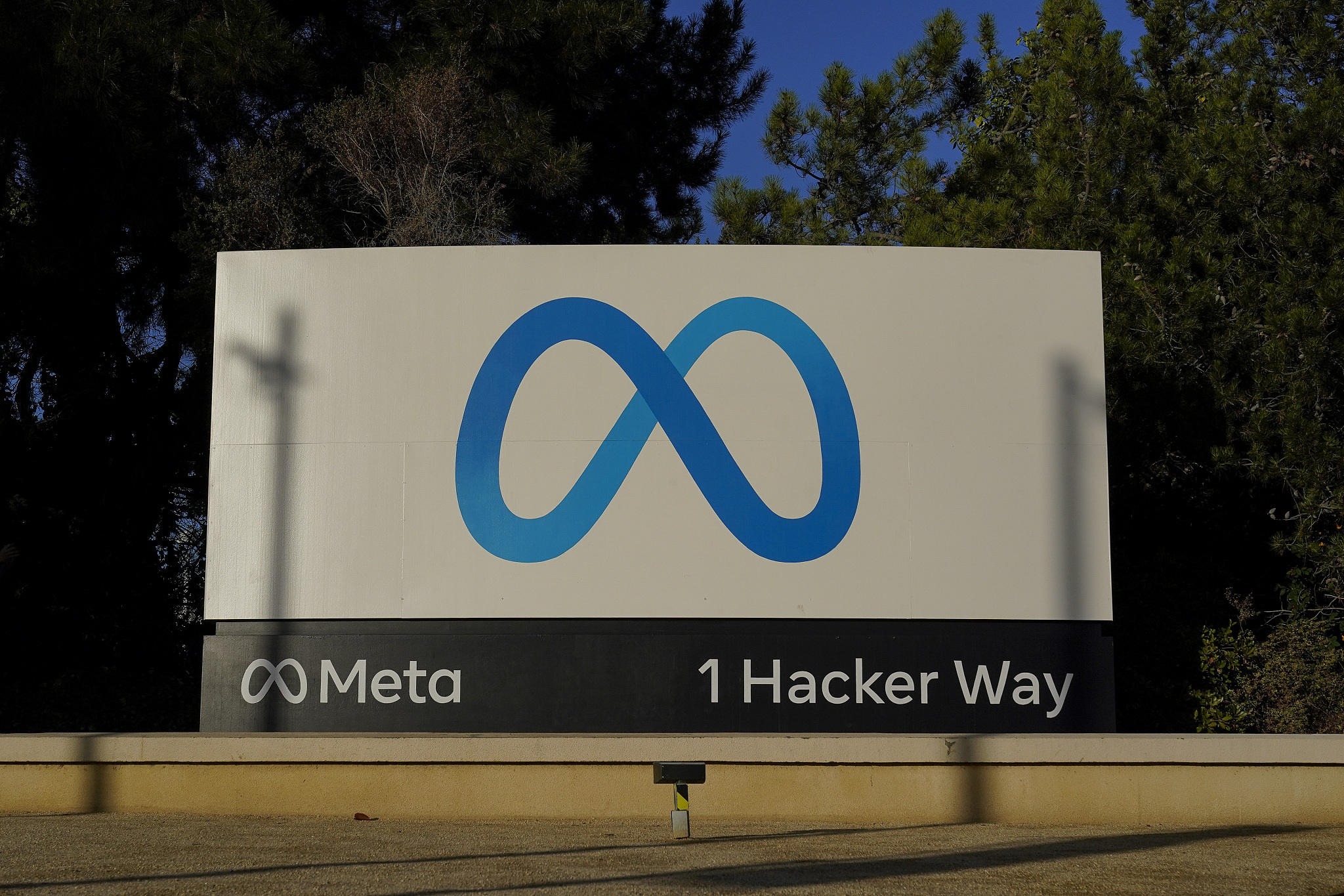 Meta's logo at the company's headquarters in Menlo Park, California, the United States. /CFP