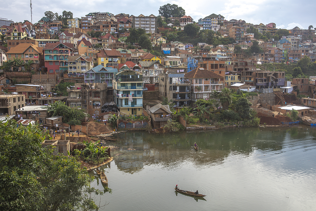 A file photo shows homes on a bank of Lake Kivu in Bukavu, Democratic Republic of Congo. /CFP