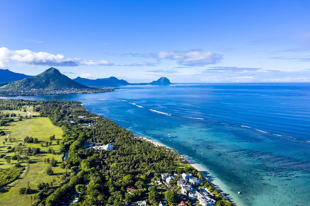 A file photo shows the coastline of the seaside village of Flic en Flac in Mauritius. /CFP