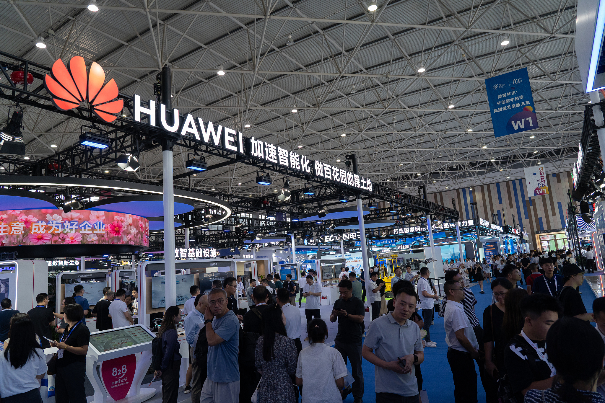 Visitors check out the booth of Huawei at the China International Big Data Industry Expo 2024 in Guiyang City, southwest China's Guizhou Province, August 28, 2024. /CFP