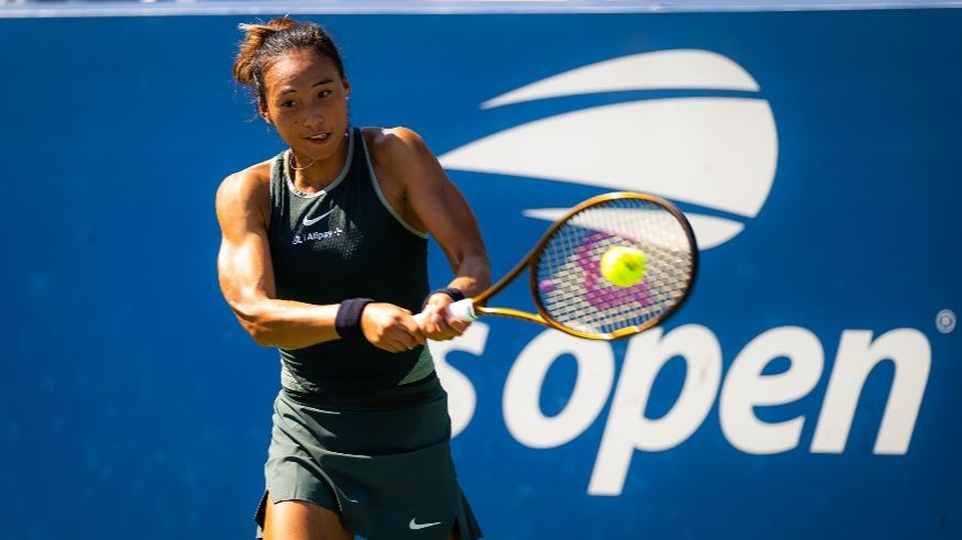 China's Zheng Qinwen in action against Erika Andreeva in the second round of the US Open at USTA Billie Jean King National Tennis Center in New York City, US, August 28, 2024. /CFP