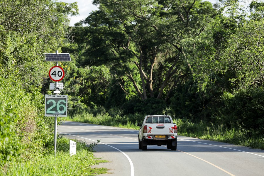 A car passes by a speed sensor on a section of a Chinese-built road inside Murchison Falls National Park in northwest Uganda, May 11, 2024. /Xinhua