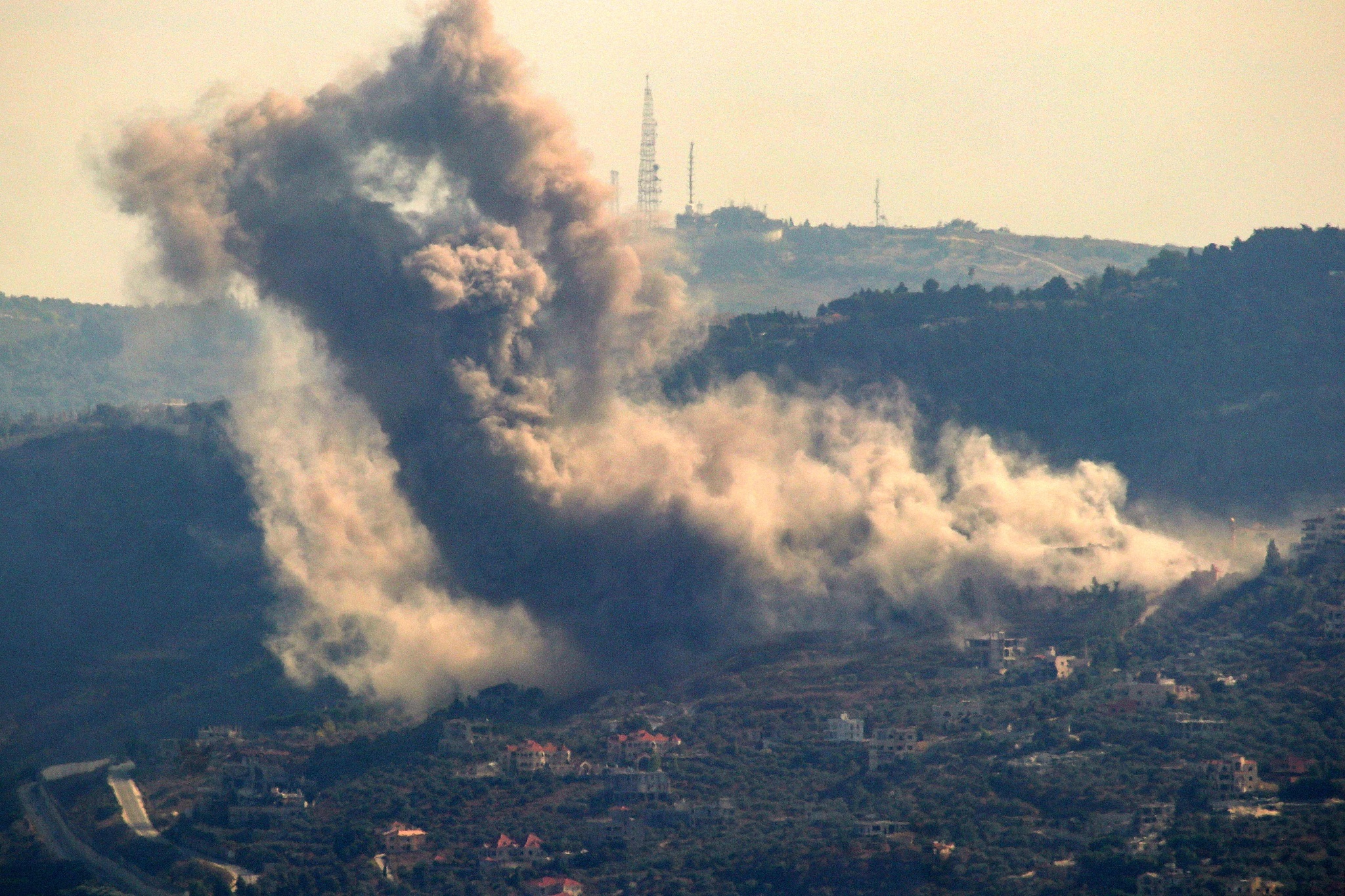 Smoke billows following an Israeli air strike in the southern Lebanese village of Adaisseh near the border with Israel, August 28, 2024. /CFP