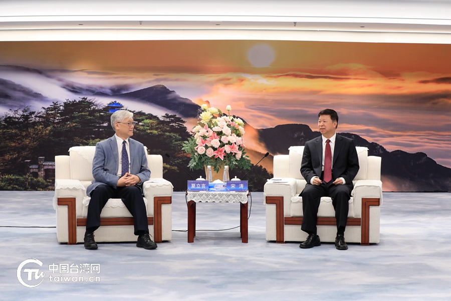 Song Tao (R), head of both the Taiwan Work Office of the Communist Party of China Central Committee and the Taiwan Affairs Office of the State Council, holds talks with Andrew Hsia, vice chairman of the Chinese Kuomintang party, in Lushan City, east China's Jiangxi Province, August 28, 2024. /taiwan.cn