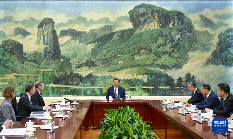 Chinese President Xi Jinping (C) meets with U.S. National Security Advisor Jake Sullivan at the Great Hall of the People in Beijing, China, August 29, 2024. /Xinhua