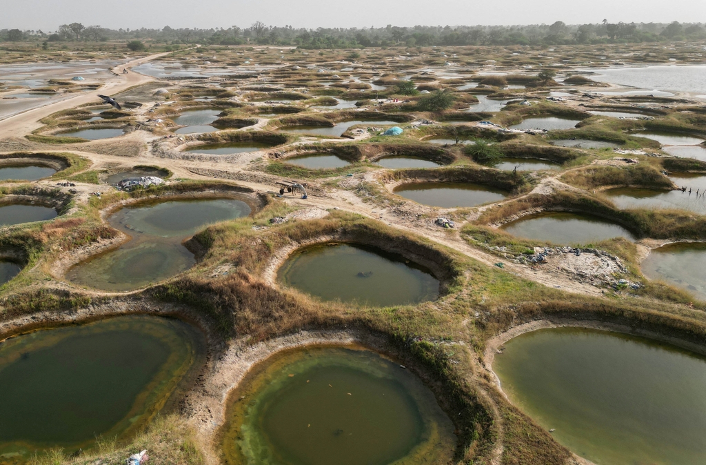 An undated photo shows the salt wells in the town of Palmarin in the Saloum Delta region, Senegal. /IC