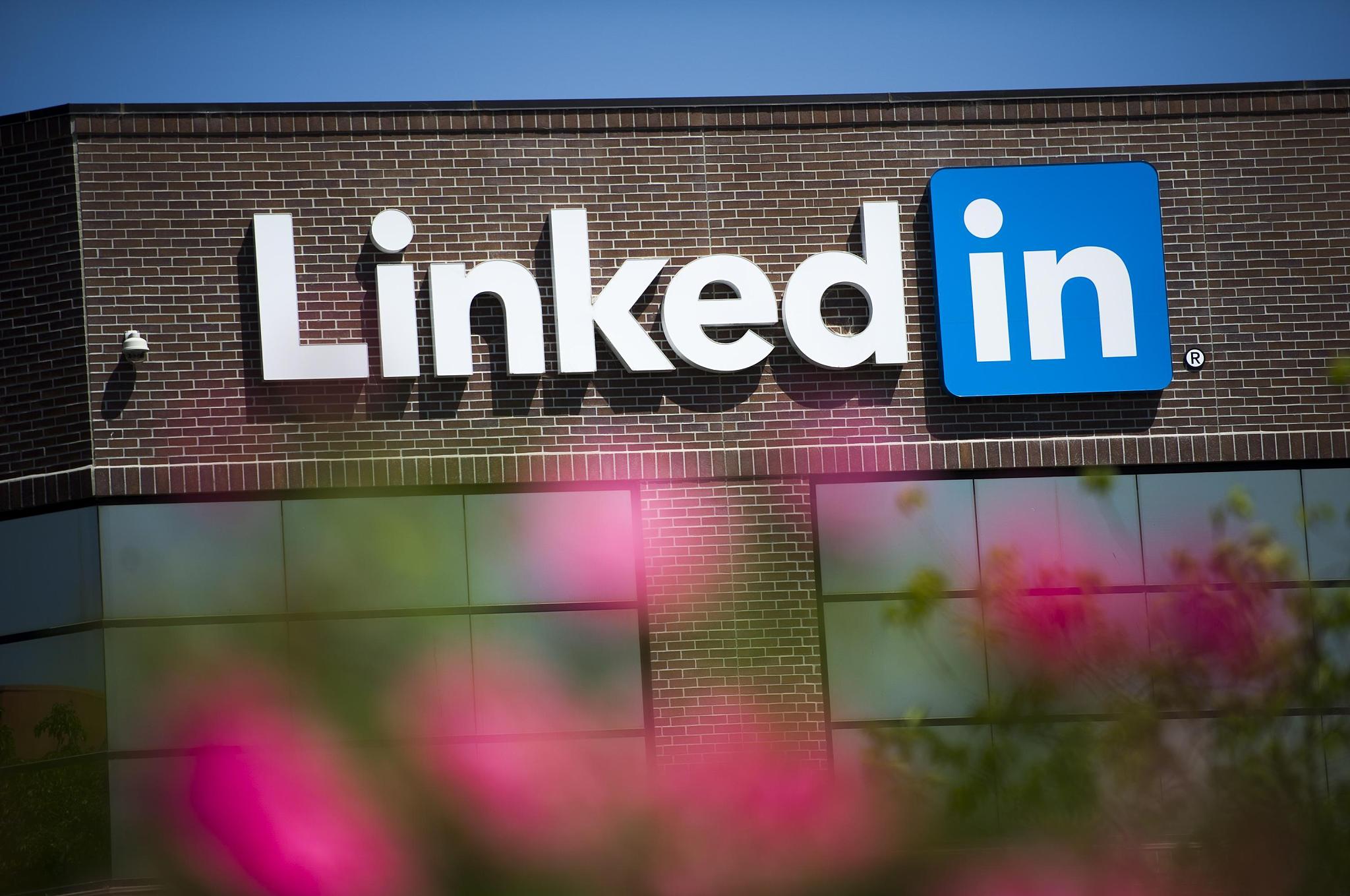 LinkedIn Corp. signage displayed on the facade of the company's headquarters in Mountain View, California, U.S. /CFP