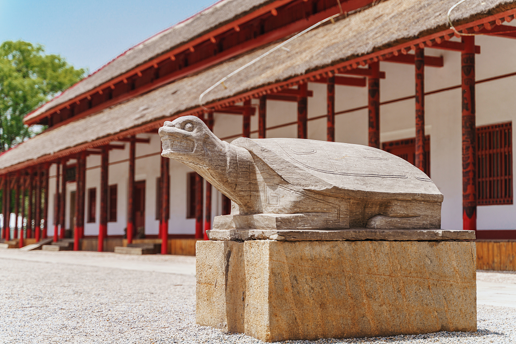 An undated photo shows a turtle-shaped sculpture at the Yinxu site in Anyang, central China's Henan Province. /CFP