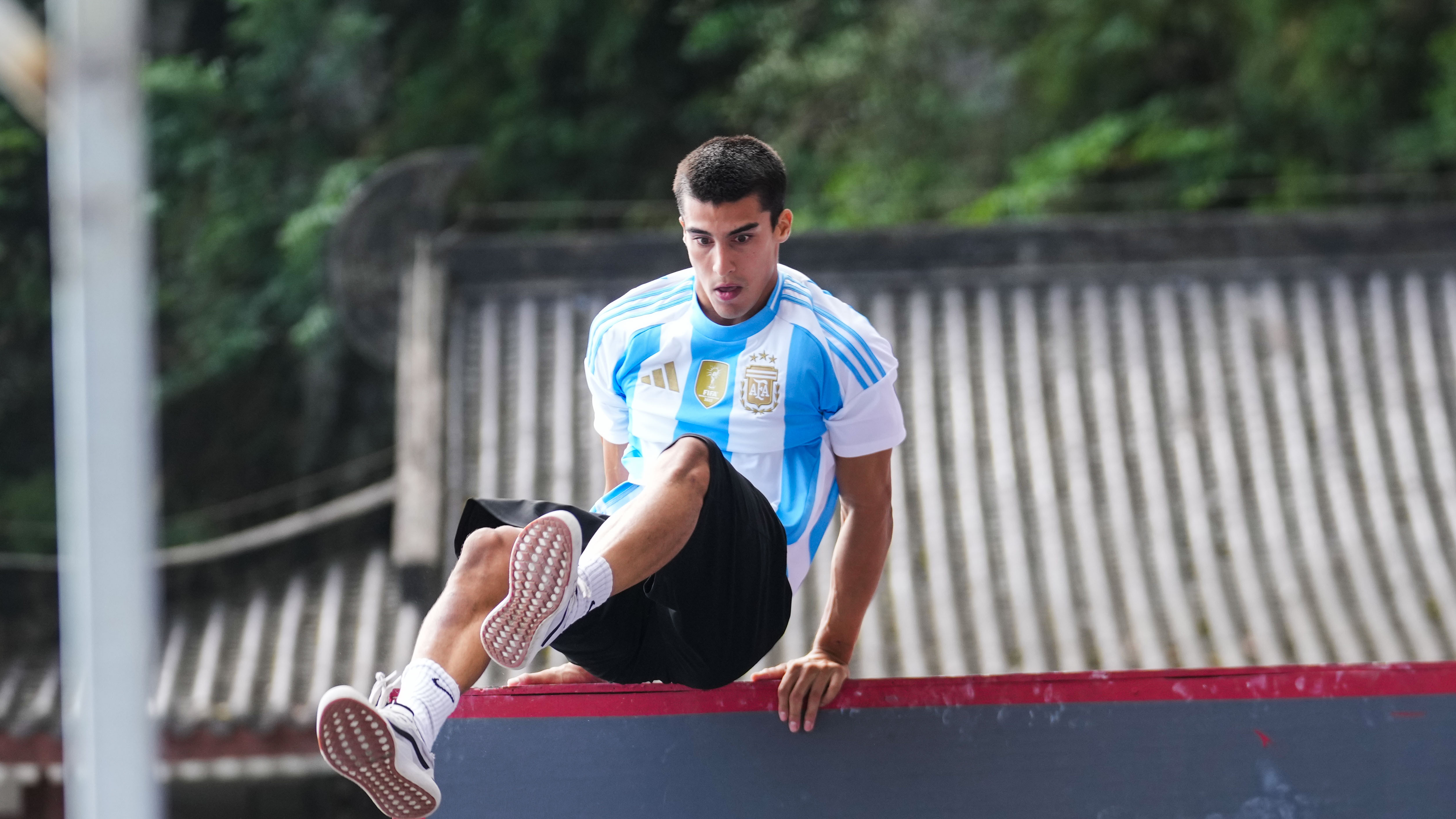 Global parkour athletes compete in Tianmenshan