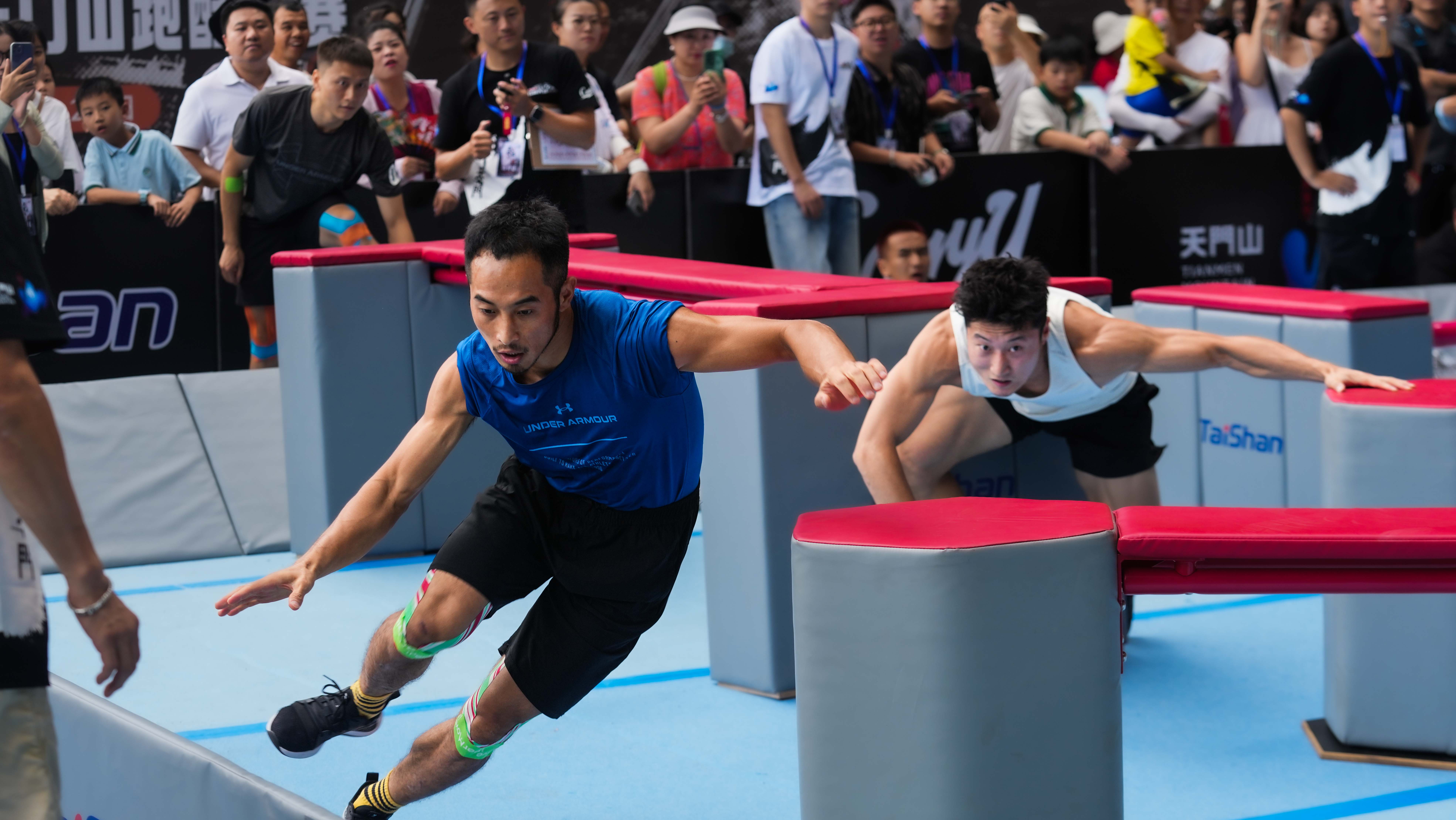 Global parkour athletes compete in Tianmenshan