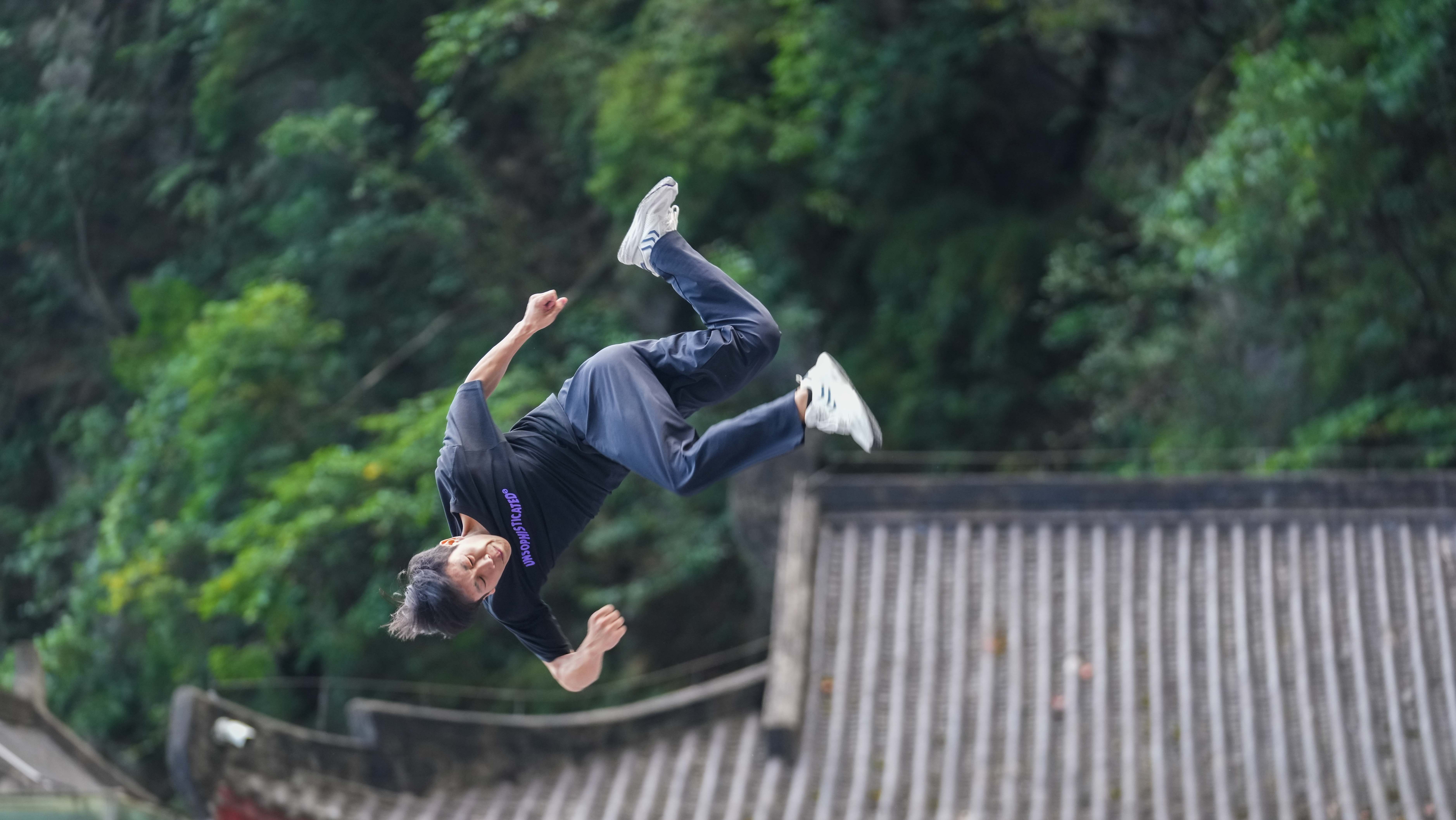 Global parkour athletes compete in Tianmenshan