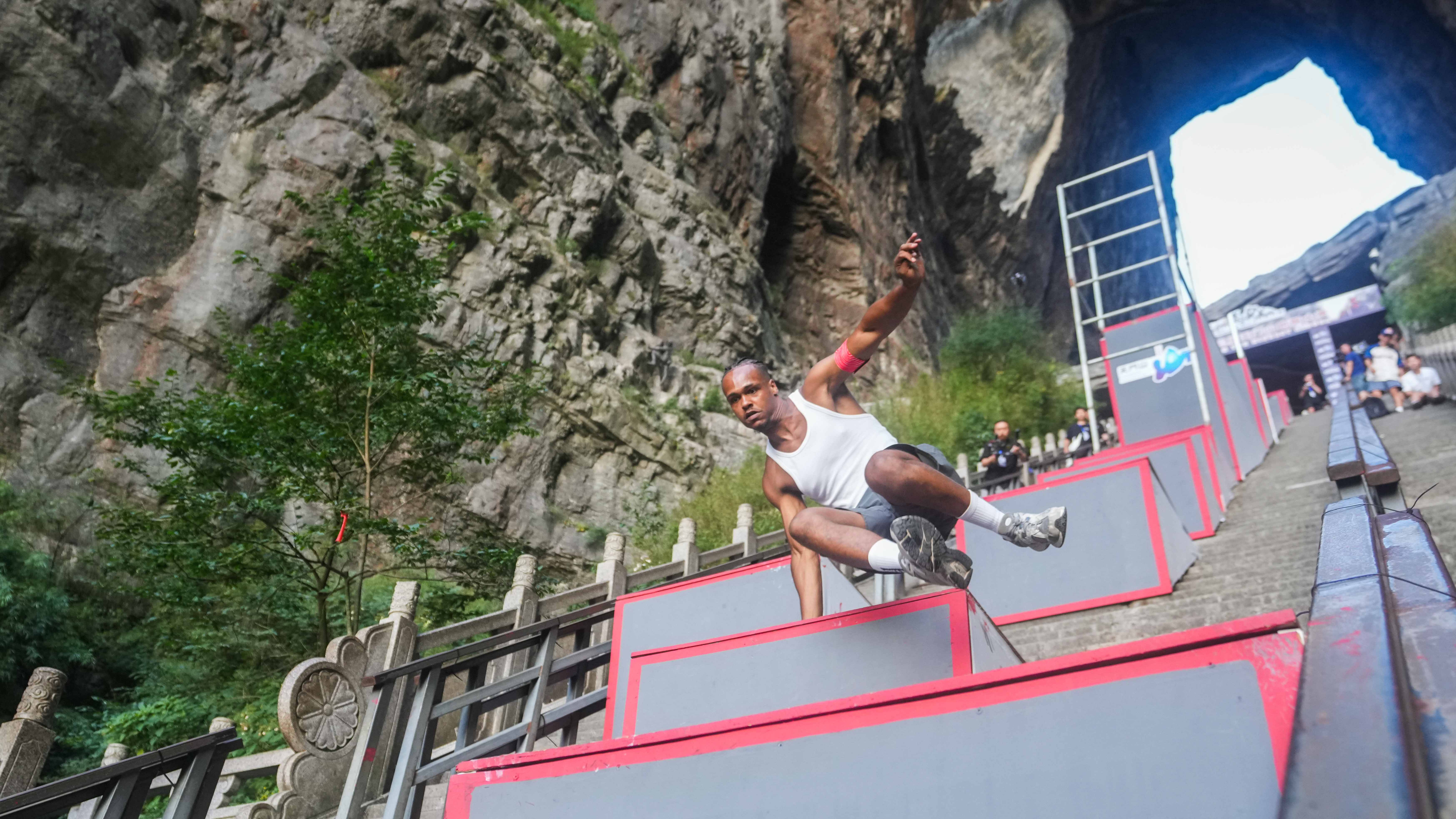 Global parkour athletes compete in Tianmenshan