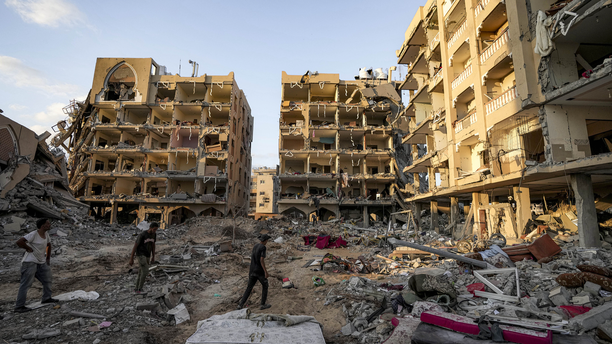 Palestinians inspect their houses after they were destroyed by the Israeli bombardment on the east of Deir al-Balah, August 29, 2024. /CFP