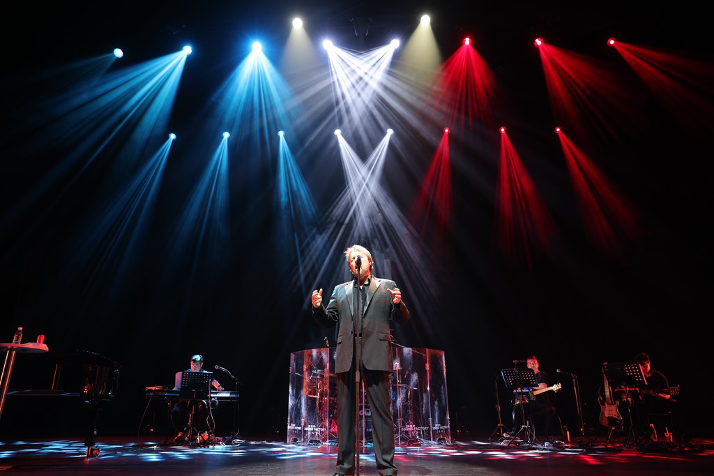 John Owen-Jones performs on stage in Beijing, China. /Beijing Tianqiao Performing Arts Center